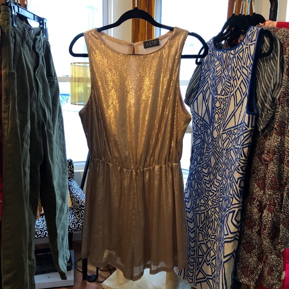 ❤️ ASTR the label Gold Sequined Romper - Picture 5 of 7